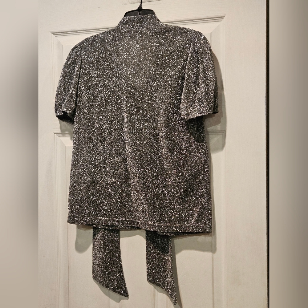 SHEIN TOP - Picture 2 of 2